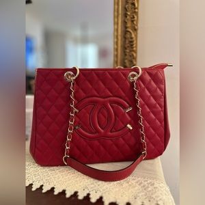 New Fashion Red classic chain handbag with 2 cosmetics bag.